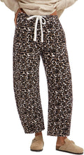 Women's Leopard Print Barrel Jeans - High Waisted Pull On Cropped Wide Leg Stretch Denim for Autumn - Small